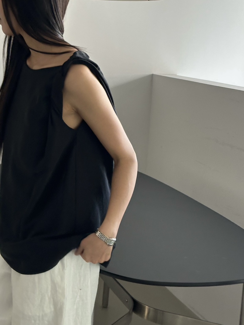 LE VASE韓國直郵女士新品職業推薦時尚人氣26春夏吊帶背心LE VASE吊帶/背心