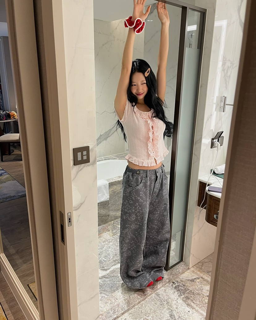 LOVE PULL韓國代購女裝新品熱賣職業推薦26春夏T恤提花鏤空LOVE PULLT恤