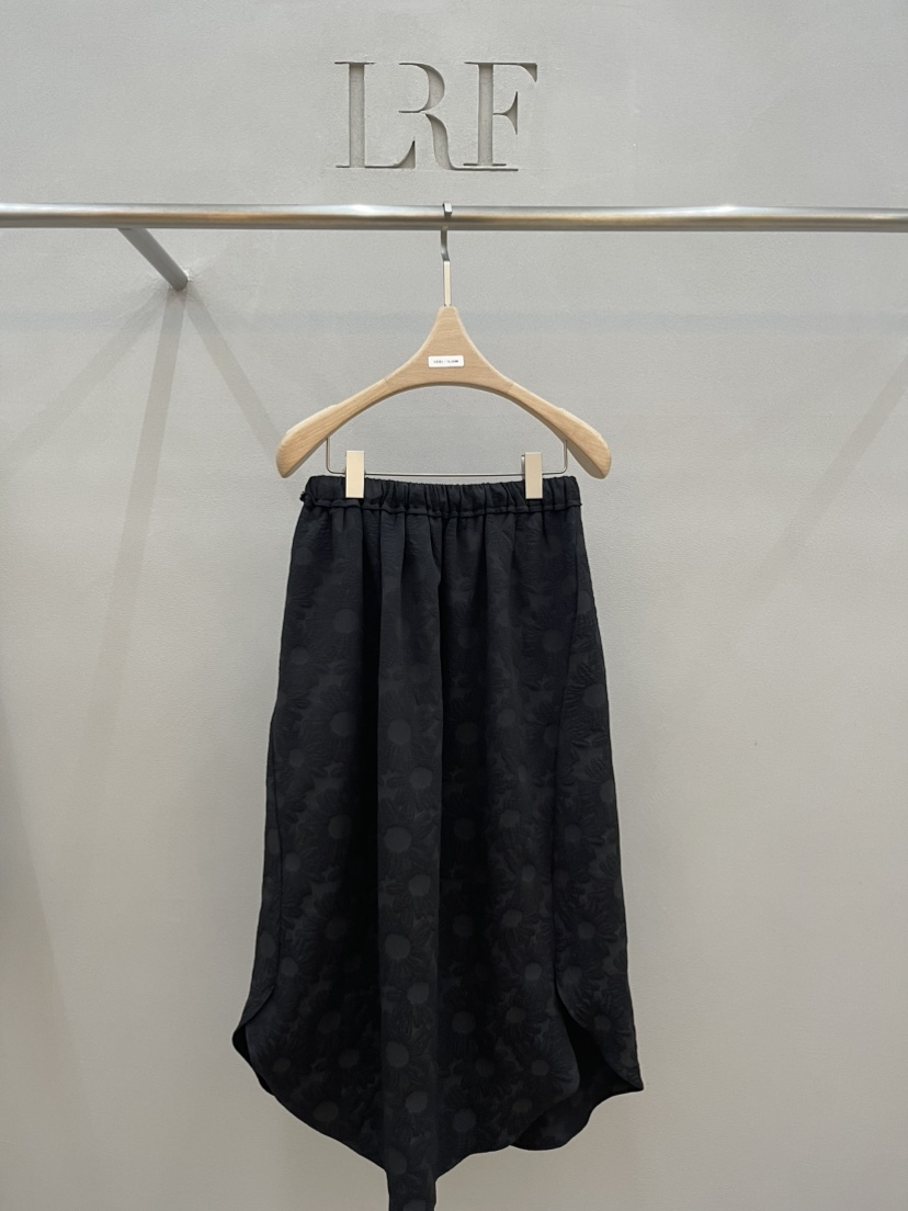 PLUS HONG-P韓國東大門直郵女裝新款推薦人氣半身裙中短裙LORA FAMILY/PLUS HONG半身裙/中短裙