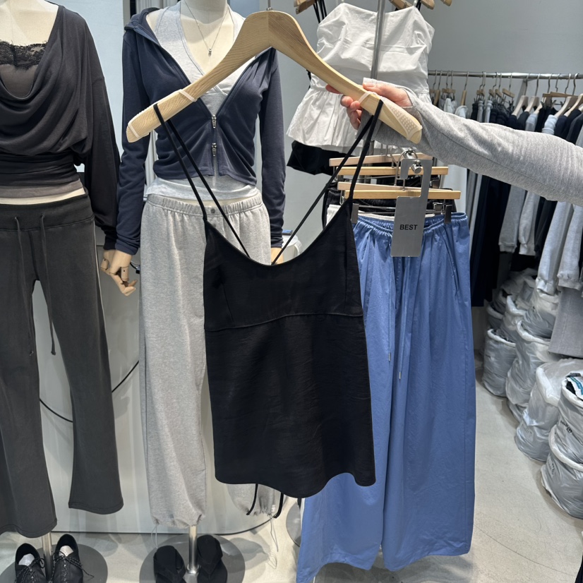 W.FATAL韓國東大門直郵女裝新款26春夏吊帶背心不含腰包W.FATAL吊帶/背心圖色2