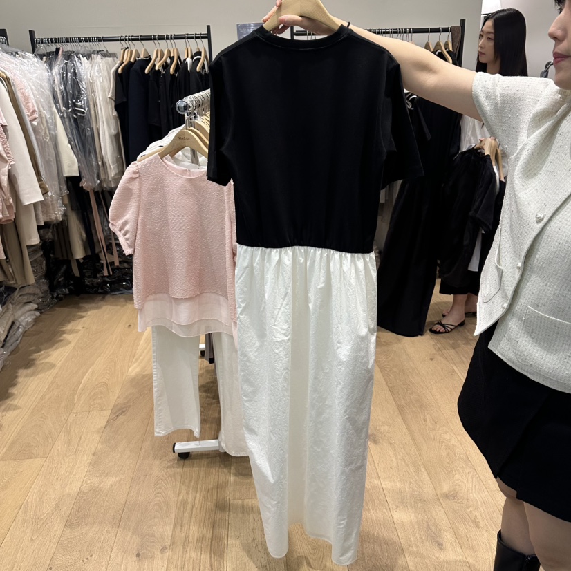 M.G.N韓國直郵實拍女士新品熱賣26春夏時尚休閑連衣裙撞色MAGNET連衣裙