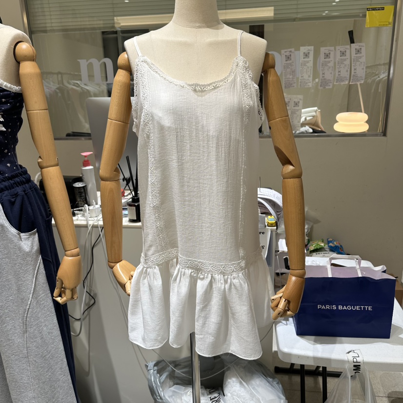 MOREMORE韓國直郵女裝新品26春夏時尚職業推薦連衣裙蕾絲more more連衣裙圖色1