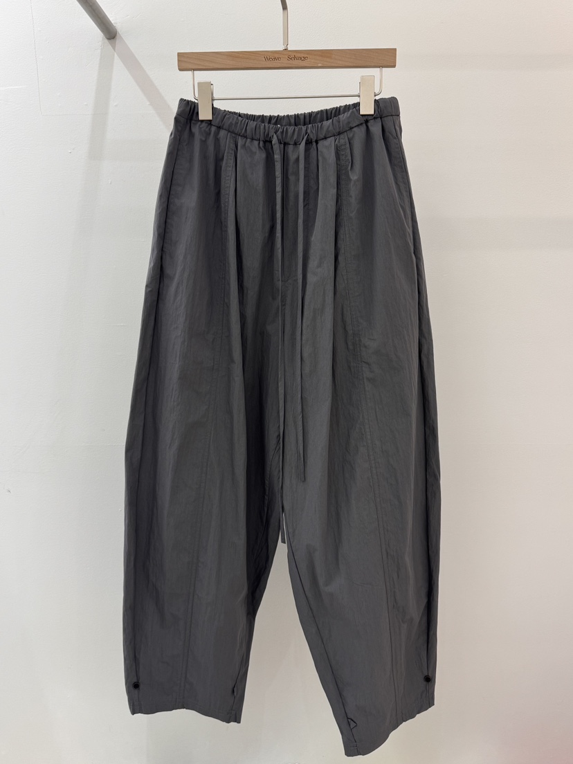 WEAUE SELVAGE韓國代購女裝新品人氣職業時尚26春夏休閑褲Weave Selvage休閑褲圖色2墨色