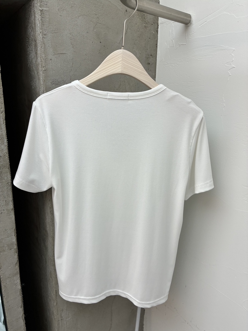 Verbena韓國東大門直郵女裝新款人氣休閑26春夏T恤V領羅紋VerbenaT恤