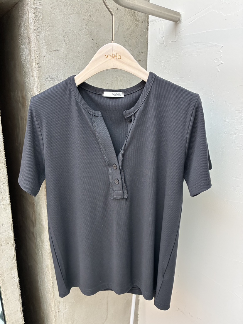 Verbena韓國東大門直郵女裝新款人氣休閑26春夏T恤V領羅紋VerbenaT恤圖色3