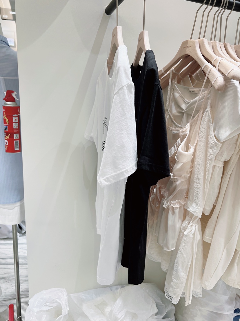 LOVE ROSIE韓國東大門直郵女裝新品時尚休閑推薦人氣T恤LOVE ROSIET恤