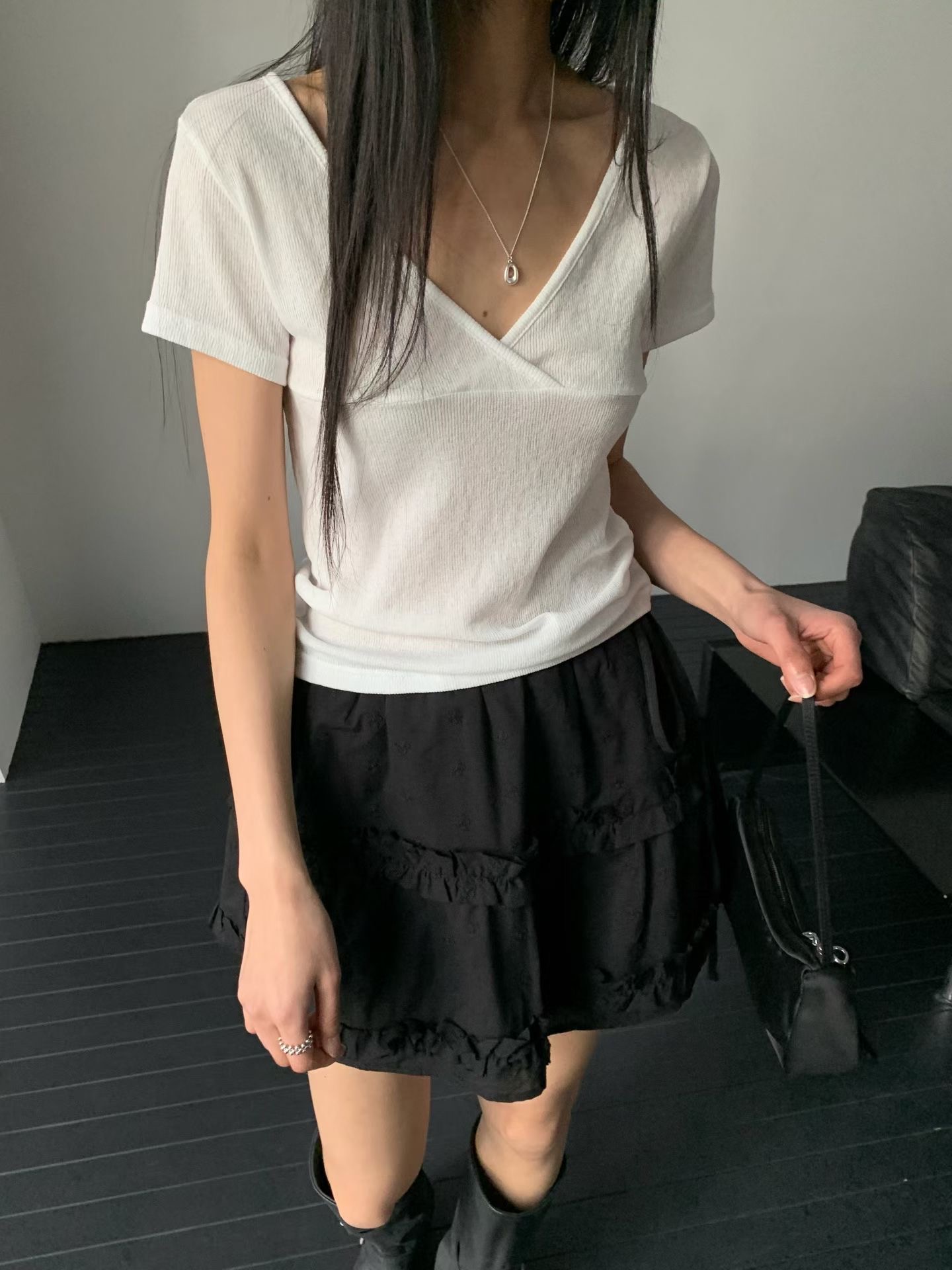 JUNO東大門直郵女士新款推薦人氣休閑熱賣26春夏時尚T恤V領JUNOT恤