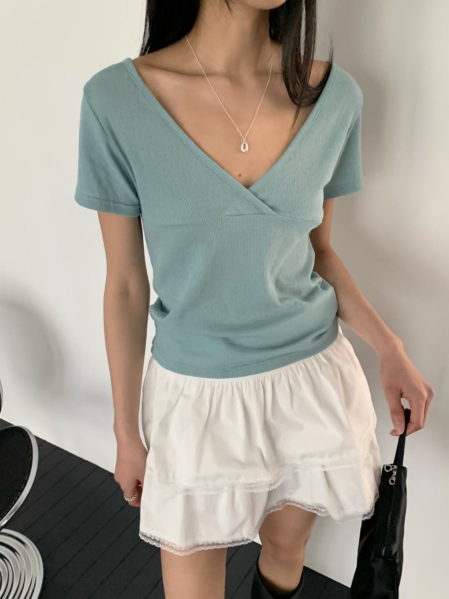 JUNO東大門直郵女士新款推薦人氣休閑熱賣26春夏時尚T恤V領JUNOT恤圖色2