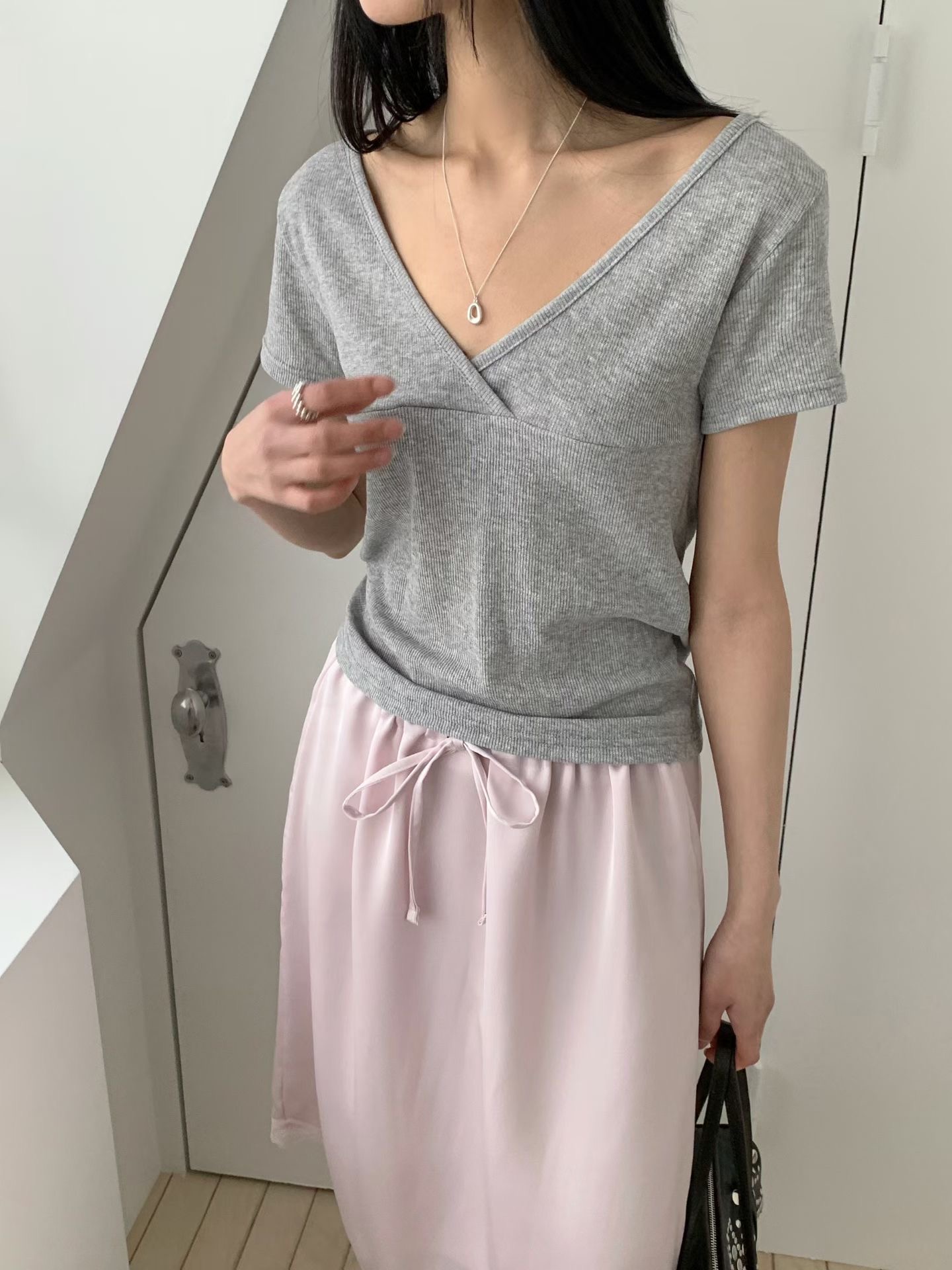 JUNO東大門直郵女士新款推薦人氣休閑熱賣26春夏時尚T恤V領JUNOT恤圖色3