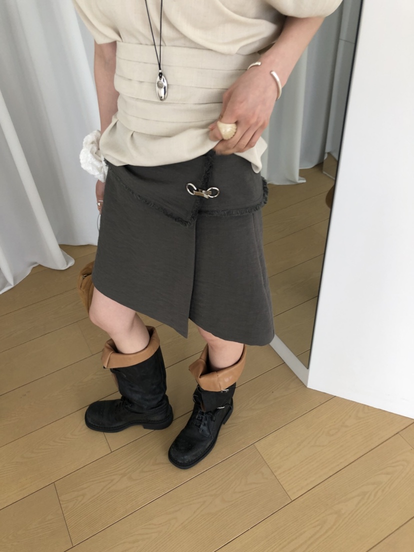 OVER RICH韓國東大門代購女裝新品推薦人氣26春夏，26夏季短裙OVER RICH短裙