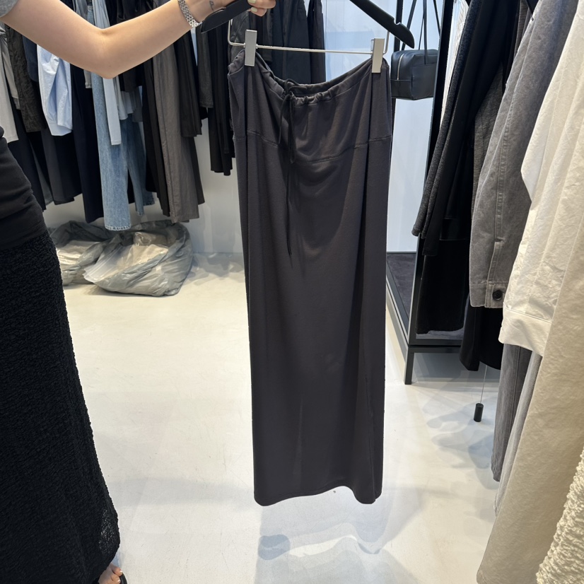 OSOO東大門實拍韓國女裝新款休閑人氣26春夏，26夏季長裙OSOO長裙圖色1墨色