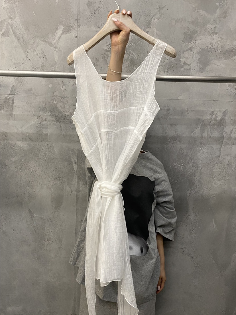 THE VETIVER-A東大門實拍韓國女士新品26春夏，26夏季連衣裙含圍巾VETIVER連衣裙