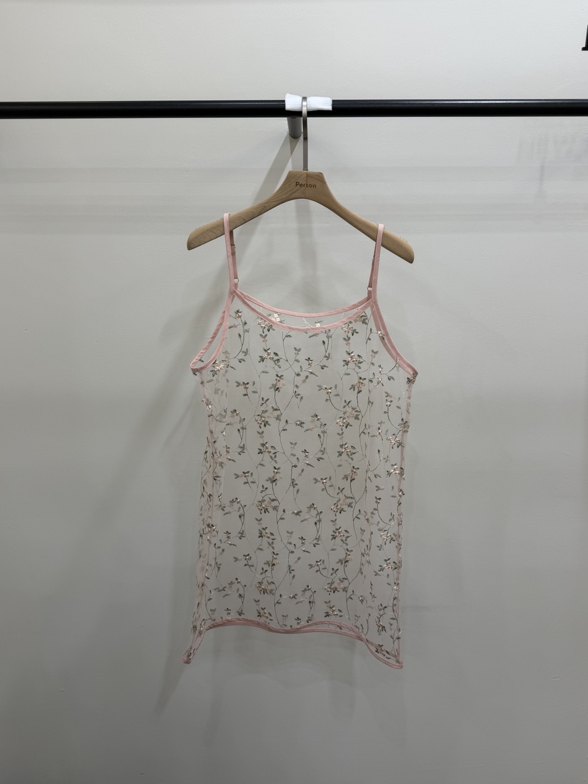 PERSON韓國東大門代購女裝新款職業26春夏，26夏季連衣裙刺繡PERSON連衣裙圖色1粉色