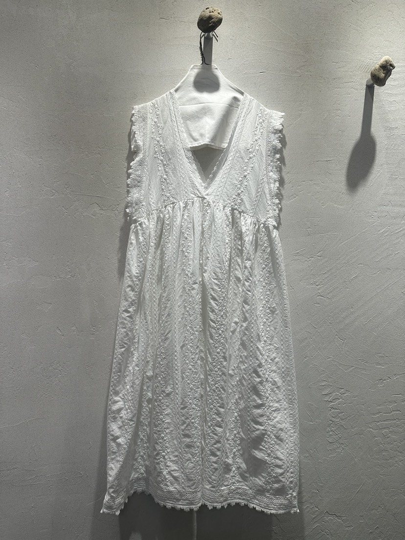 AT NOTE韓國直郵女士新款熱賣職業推薦休閑連衣裙V領多層AT NOTE連衣裙