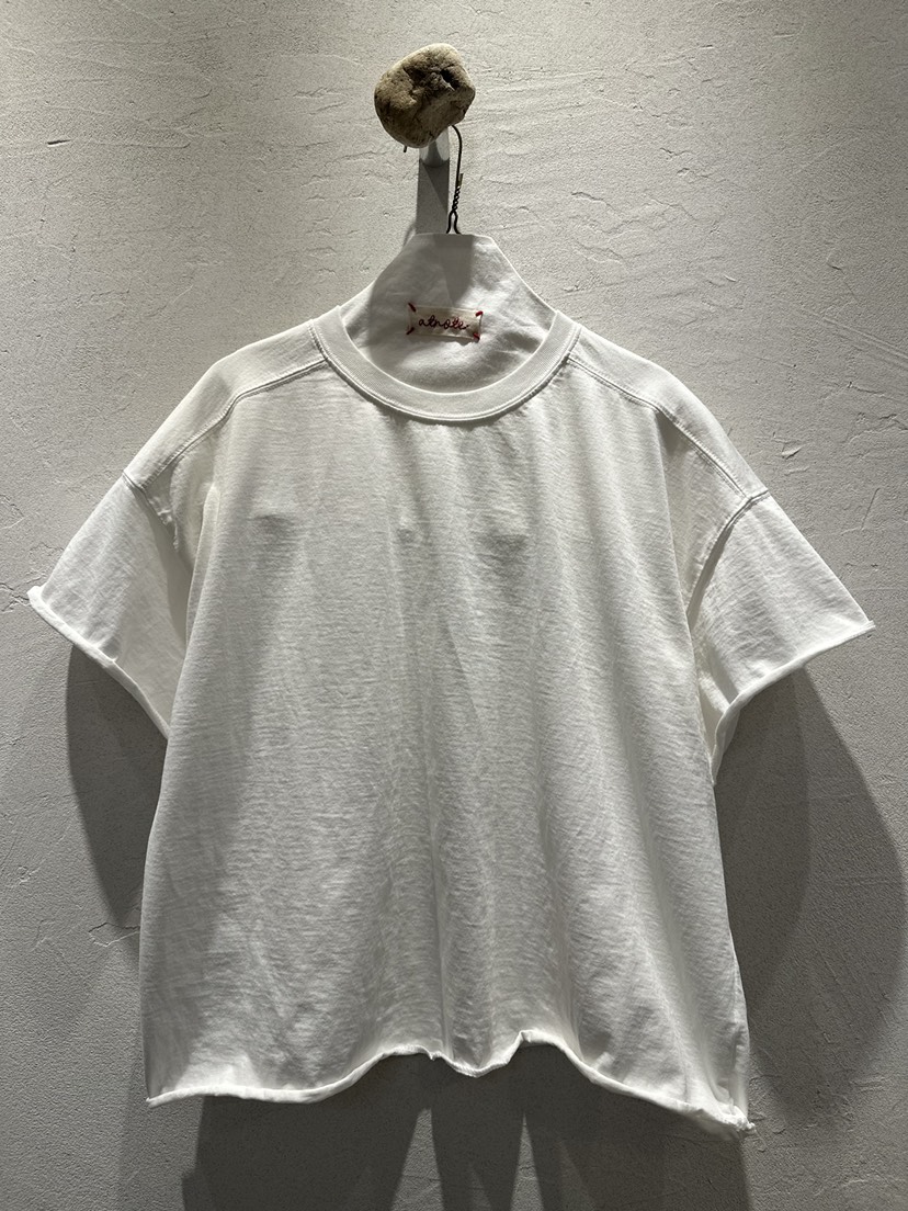 AT NOTE韓國東大門直郵女士新品推薦職業時尚26春夏，26夏季T恤鏤空AT NOTET恤圖色1