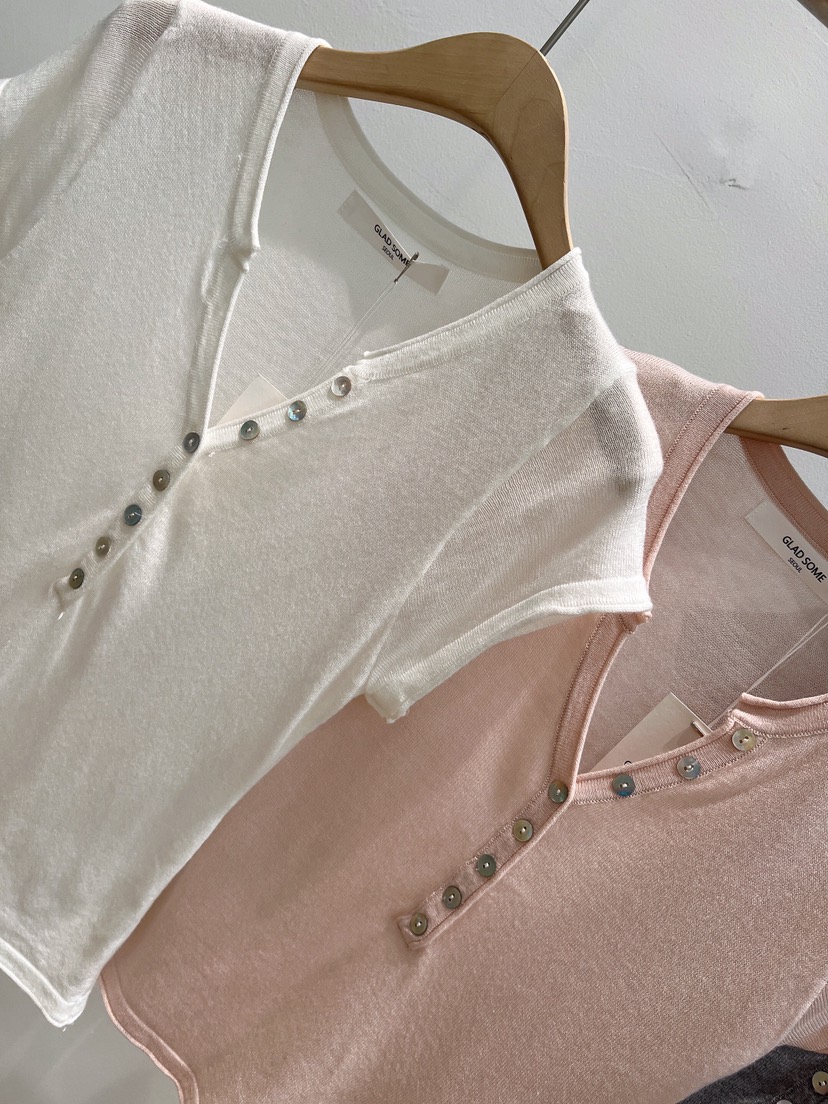 GLAD SOME東大門實拍韓國女裝新品職業熱賣推薦T恤V領紐扣GLAD SOMET恤