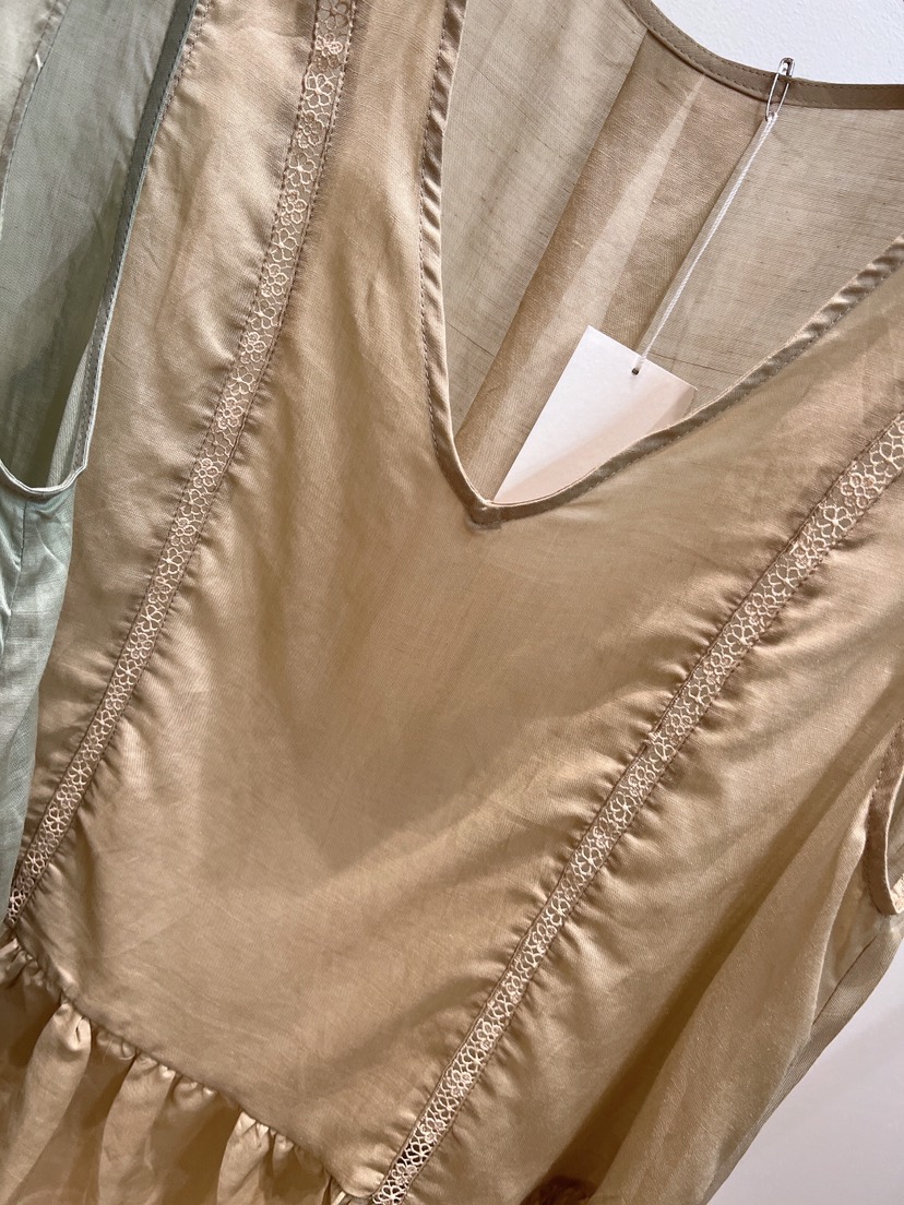 GLAD SOME韓國直郵女士新款職業人氣熱賣吊帶背心荷葉邊GLAD SOME吊帶/背心