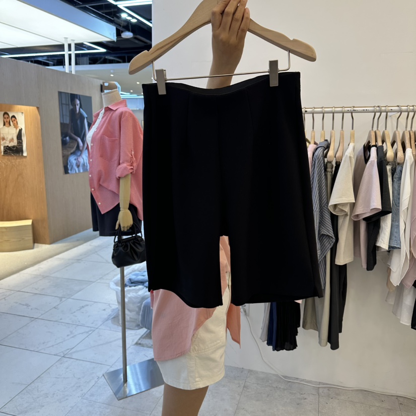 FUNNY POWDER韓國直郵女裝新款時尚26春夏，26夏季熱賣短褲THE FUNNY短褲圖色2黑色