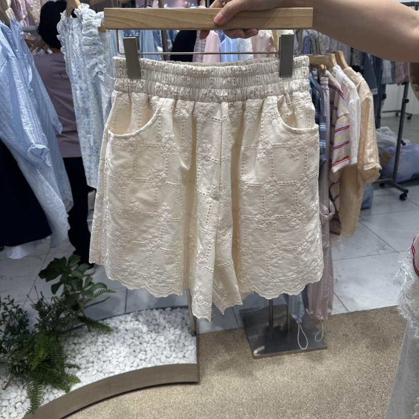 VIRUS韓國東大門代購女裝新款26春夏，26夏季職業短褲繡花VIRUS短褲圖色2