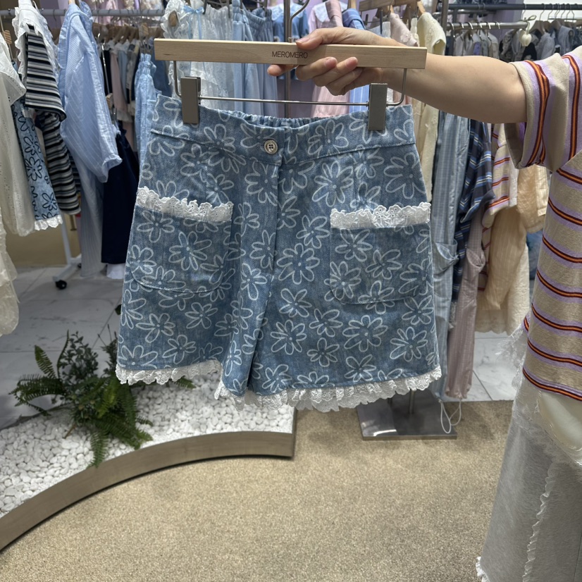 VIRUS韓國東大門代購女裝新品人氣26春夏，26夏季熱賣短褲VIRUS短褲圖色1白花