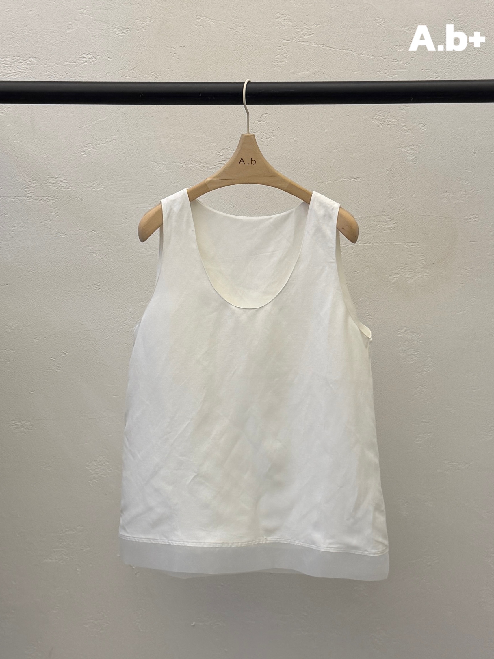 AUTUMN BEIGE PLUS韓國代購女裝新品職業熱賣26春夏，26夏季吊帶背心A.b/AUTUMN BEIGE吊帶/背心圖色1