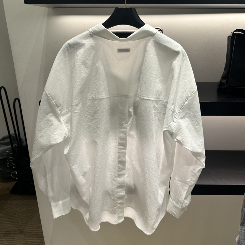 FEBRUARY 11韓國東大門直郵女裝新品推薦襯衫蕾絲衫開衩FEBRUARY 11襯衫/蕾絲衫