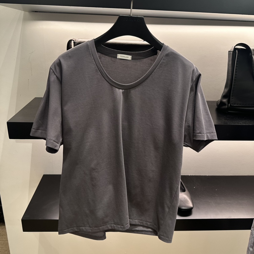 FEBRUARY 11東大門實拍韓國女士新品推薦職業時尚T恤U領FEBRUARY 11T恤圖色3墨色