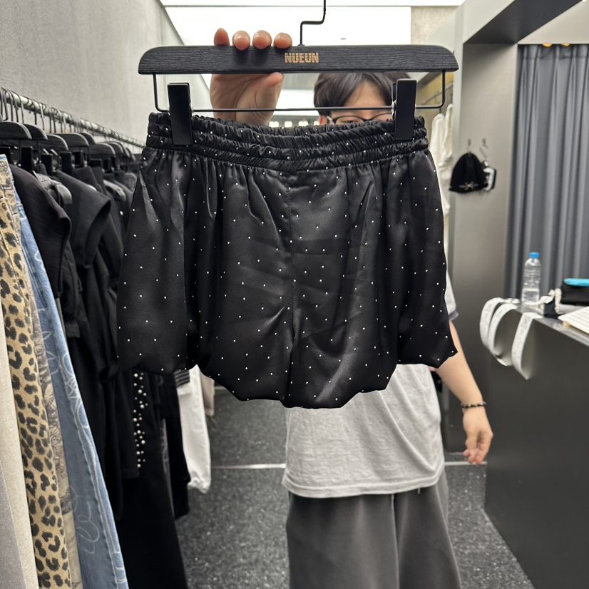 NUEUN韓國代購女裝新品熱賣26夏季時尚推薦休閑人氣短褲圓點NUEUN/SEEOT短褲圖色2