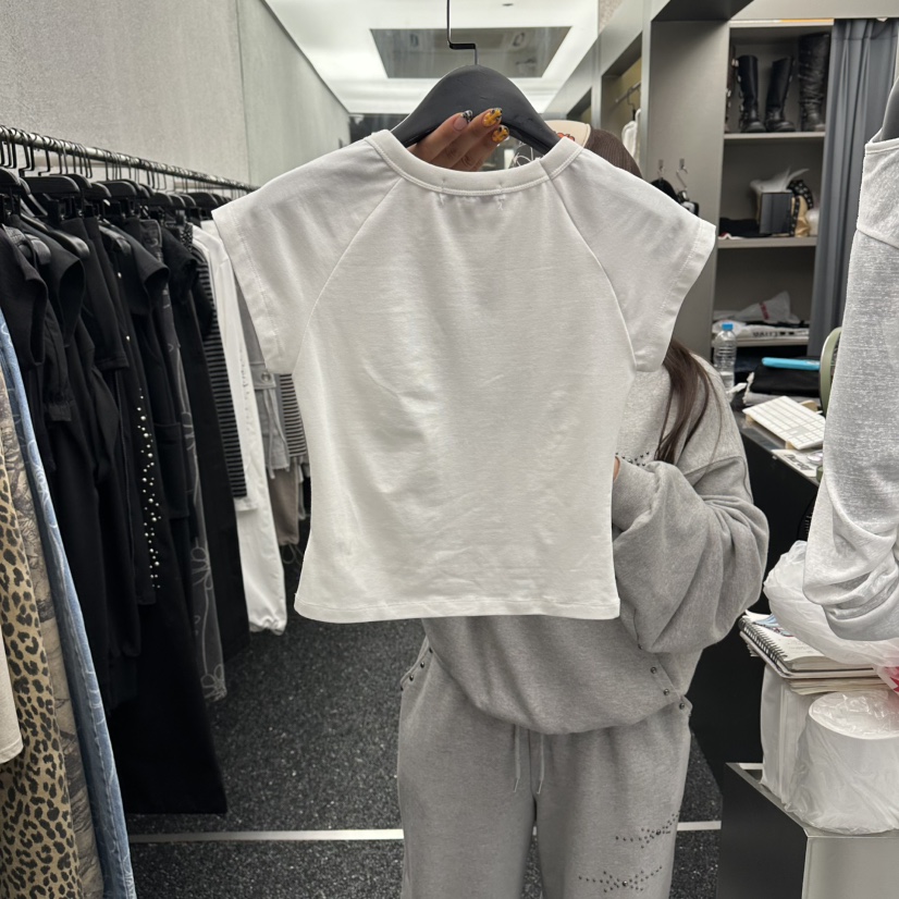 NUEUN韓國東大門直郵女裝新品職業推薦熱賣休閑人氣時尚T恤NUEUN/SEEOTT恤