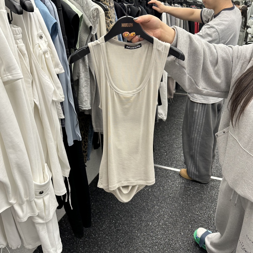 NUEUN韓國東大門直郵女士新款休閑推薦26春夏吊帶背心鏤空NUEUN/SEEOT吊帶/背心圖色1