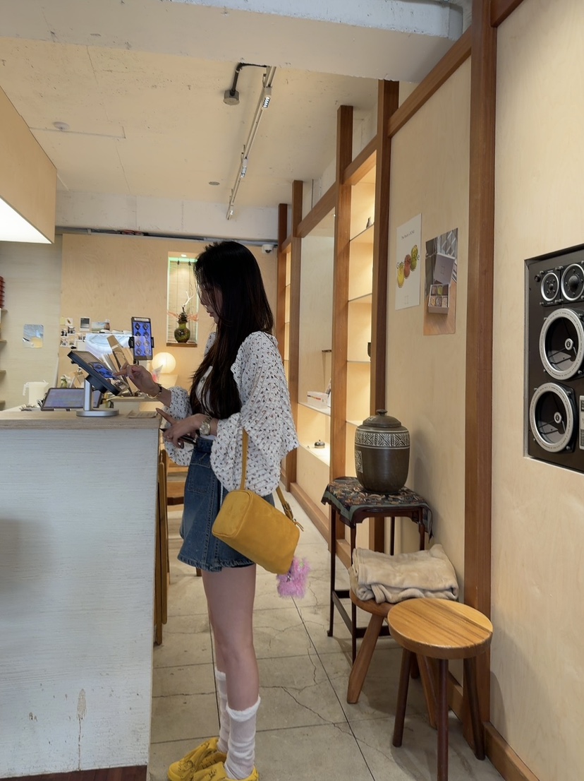 PALETTE-Q韓國東大門直郵女裝新品人氣襯衫蕾絲衫花朵短款開衫PALETTE-Q襯衫/蕾絲衫