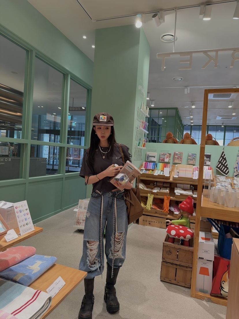 PALETTE-Q韓國直郵女裝新品熱賣時尚休閑推薦牛仔褲破洞PALETTE-Q牛仔褲