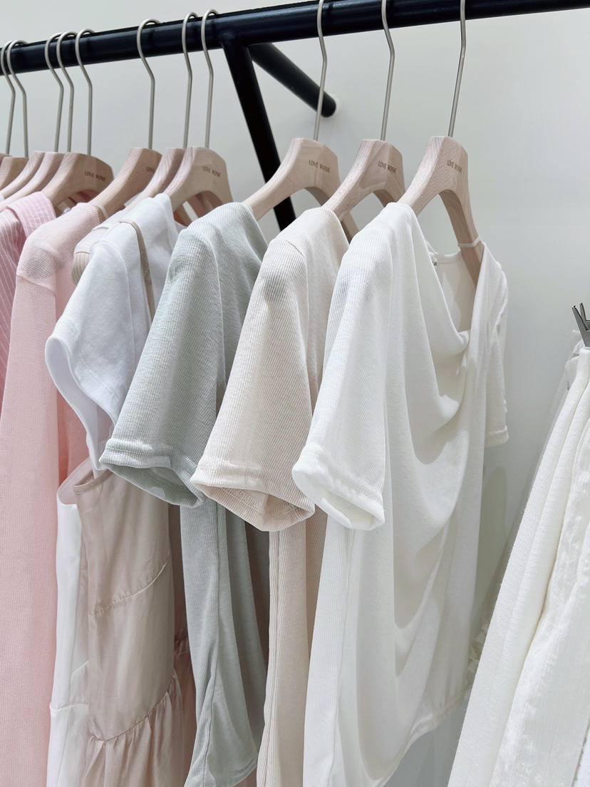 LOVE ROSIE韓國直郵實拍女裝新品熱賣休閑時尚26夏季T恤LOVE ROSIET恤