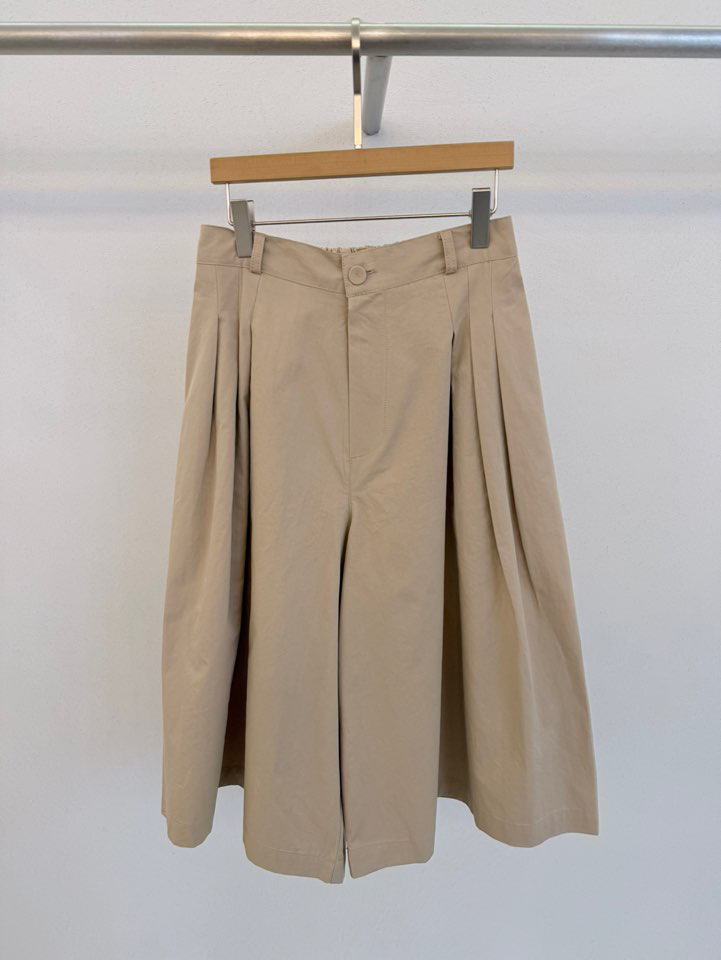 FORM韓國代購女士新品26夏季時尚人氣職業推薦熱賣休閑短褲FORM短褲圖色1