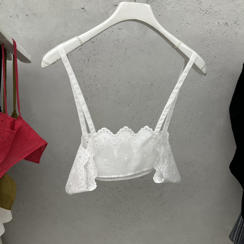 SIXTEEN韓國東大門直郵女士新款推薦職業26夏季吊帶背心刺繡SIXTEEN吊帶/背心