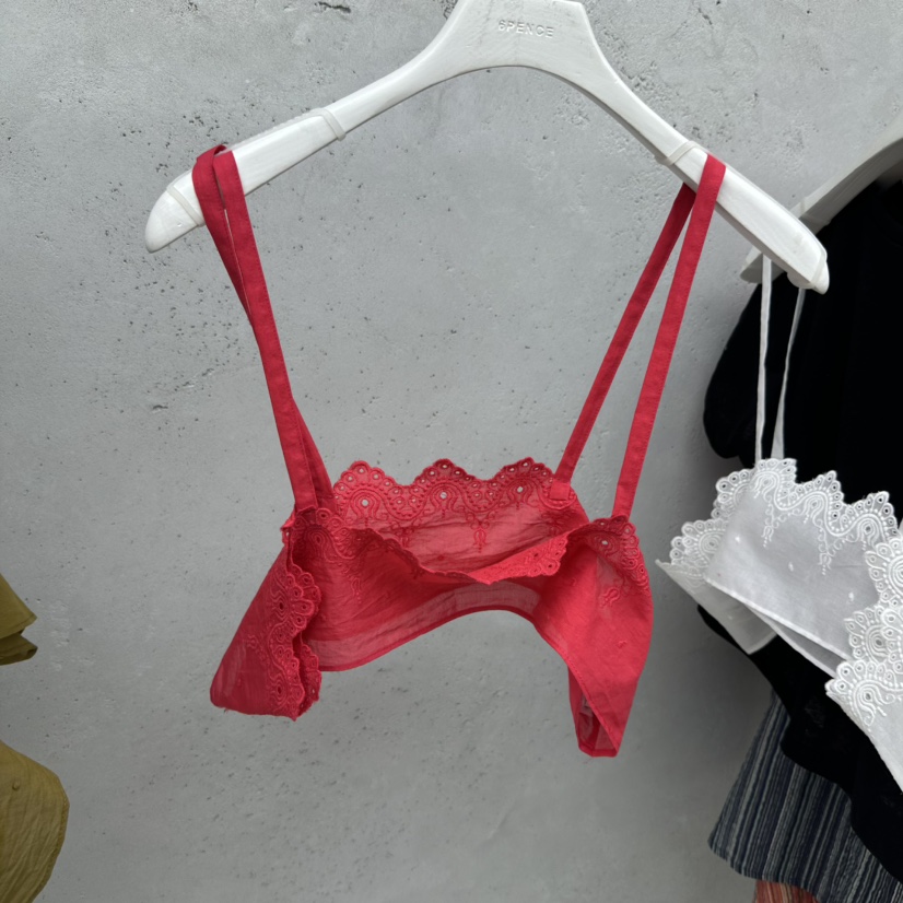 SIXTEEN韓國東大門直郵女士新款推薦職業26夏季吊帶背心刺繡SIXTEEN吊帶/背心圖色2