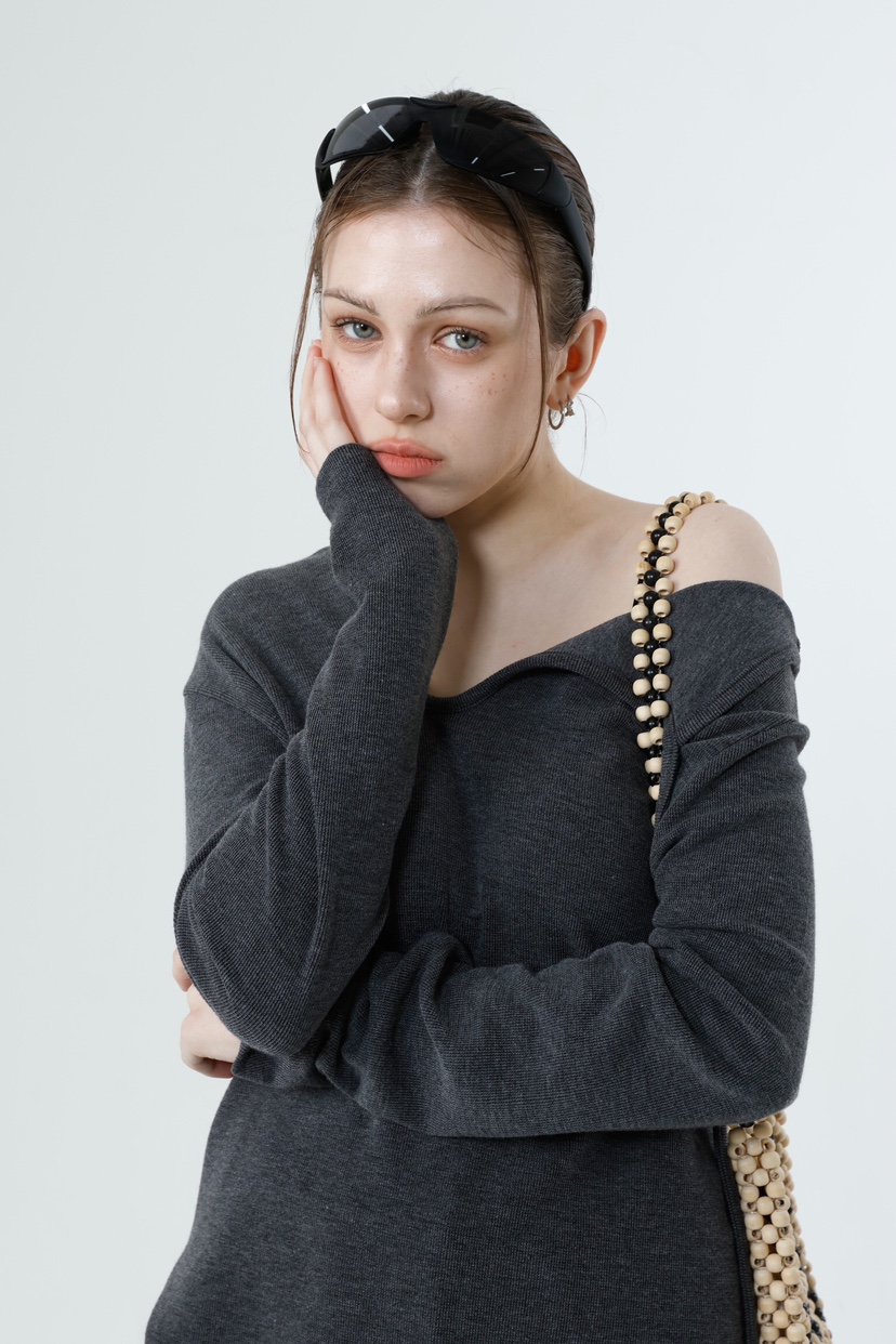 GENTLE B/LOVENTINA韓國直郵女士新款休閑長袖T恤露肩開衩GENTLE B/LOVENTINA長袖T恤