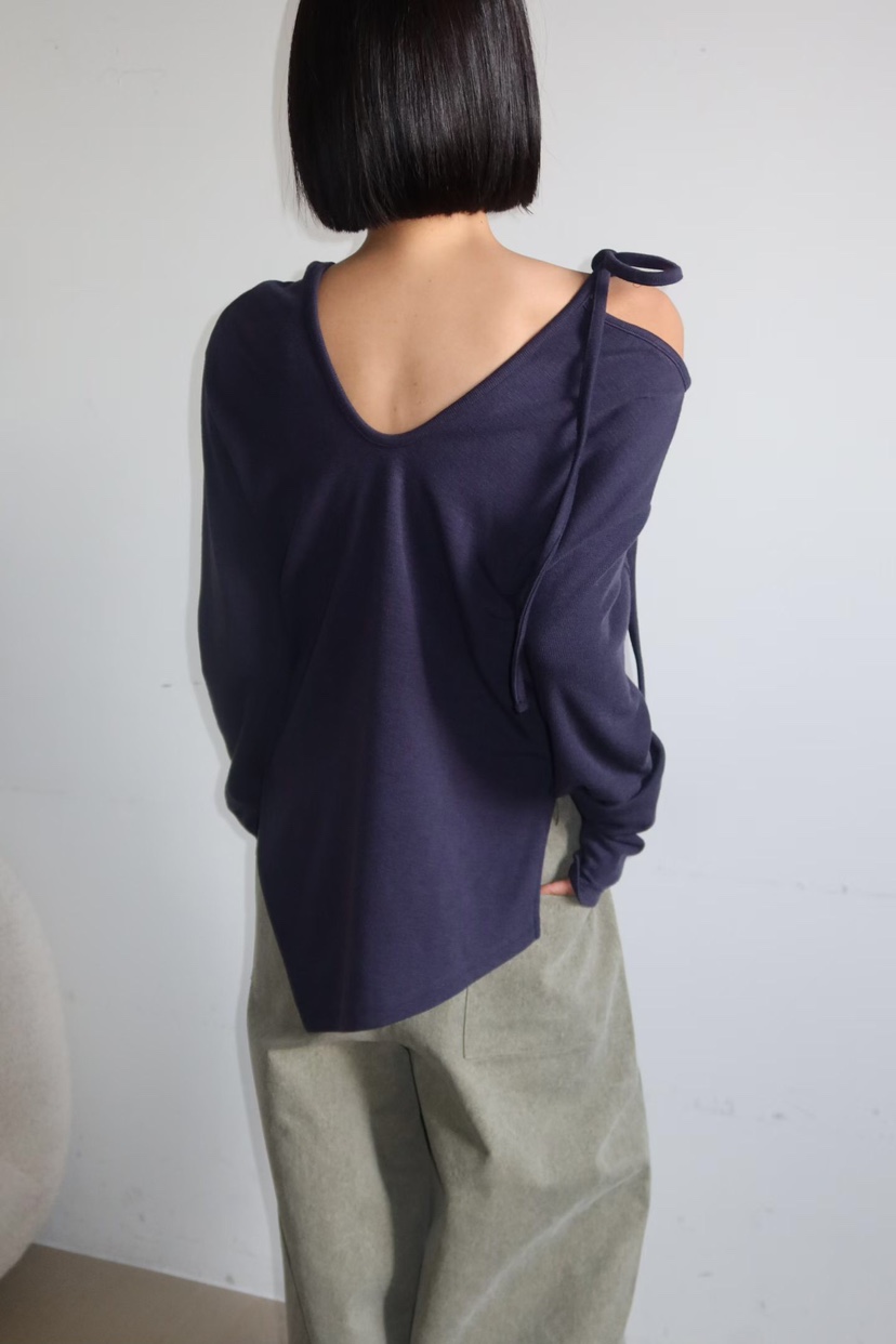 GENTLE B/LOVENTINA韓國直郵女士新款休閑長袖T恤露肩開衩GENTLE B/LOVENTINA長袖T恤