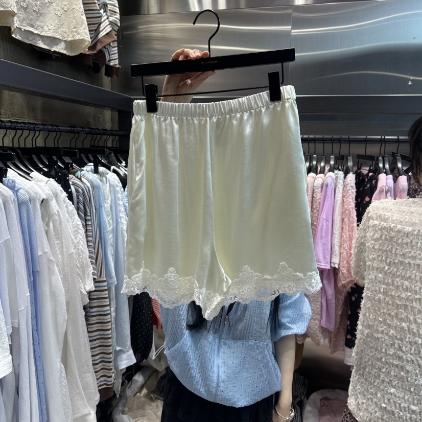 RUNWAY-런웨이東大門代購女裝新款熱賣人氣推薦短褲緞面RUNWAY短褲圖色1