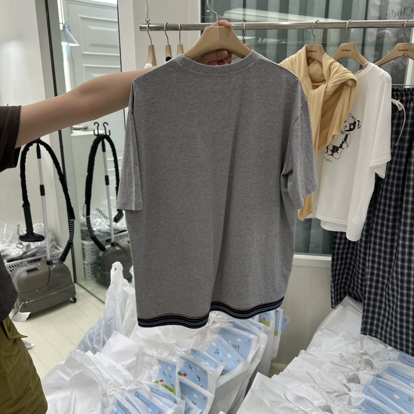 OURMOMENT東大門代購女士新品26春夏職業推薦休閑時尚T恤OURMOMENTT恤