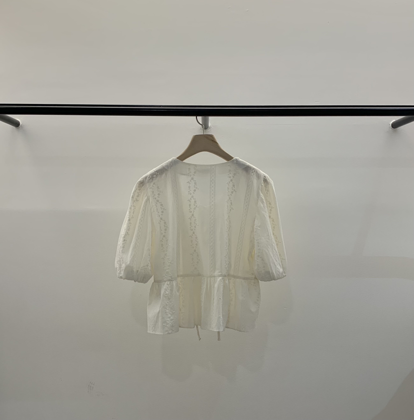 LA CREME韓國直郵女士新款熱賣推薦時尚襯衫蕾絲衫絲帶繡花LA CREME襯衫/蕾絲衫