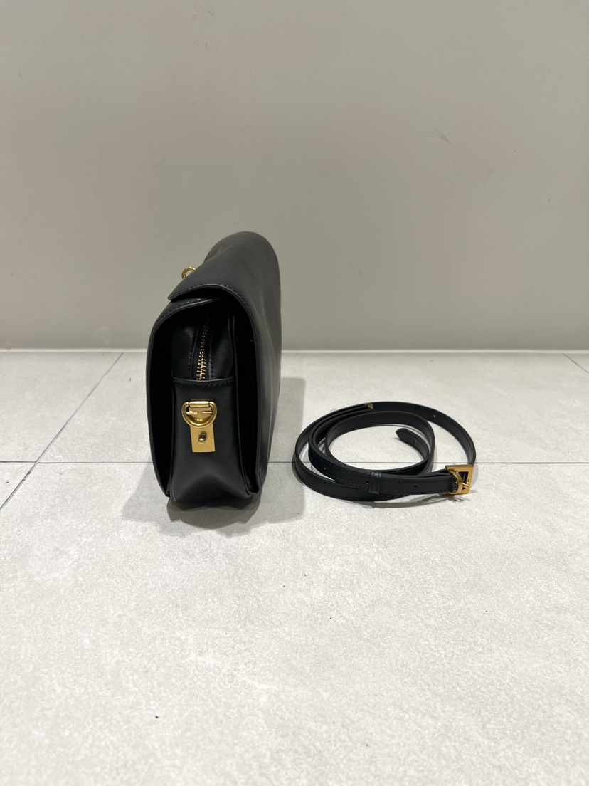 CESTLAVIE東大門實拍女士新款熱賣單肩斜跨包有長肩帶牛皮CESTLAVIE單肩/斜跨包