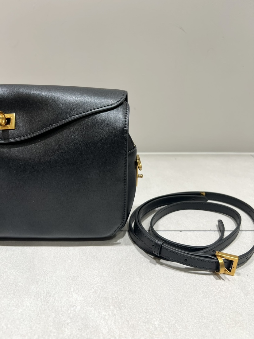 CESTLAVIE東大門實拍女士新款熱賣單肩斜跨包有長肩帶牛皮CESTLAVIE單肩/斜跨包