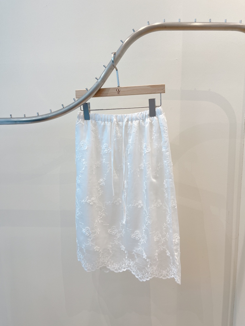 OVE韓國代購女裝新款休閑時尚職業推薦26春夏半身裙中短裙刺繡OVE半身裙/中短裙圖色1