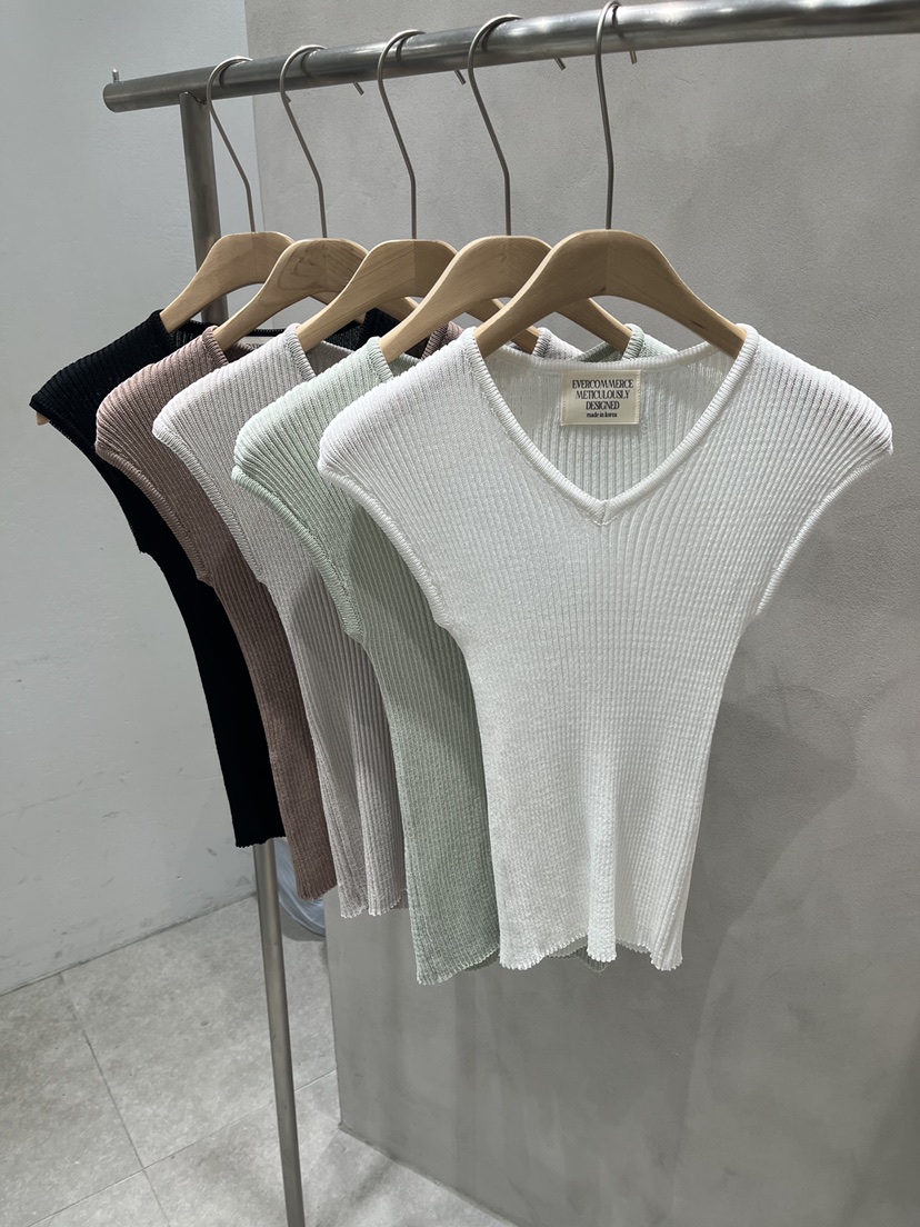 EVERCOMMERCE METICULOUSLY DESIGNED韓國直郵實拍女裝新品時尚針織衫EVERCOMMERCE METICULOUSLY DESIGNED針織衫