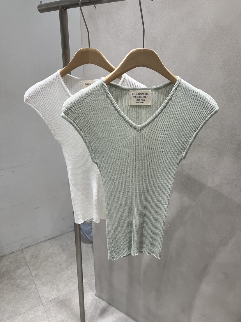 EVERCOMMERCE METICULOUSLY DESIGNED韓國直郵實拍女裝新品時尚針織衫EVERCOMMERCE METICULOUSLY DESIGNED針織衫