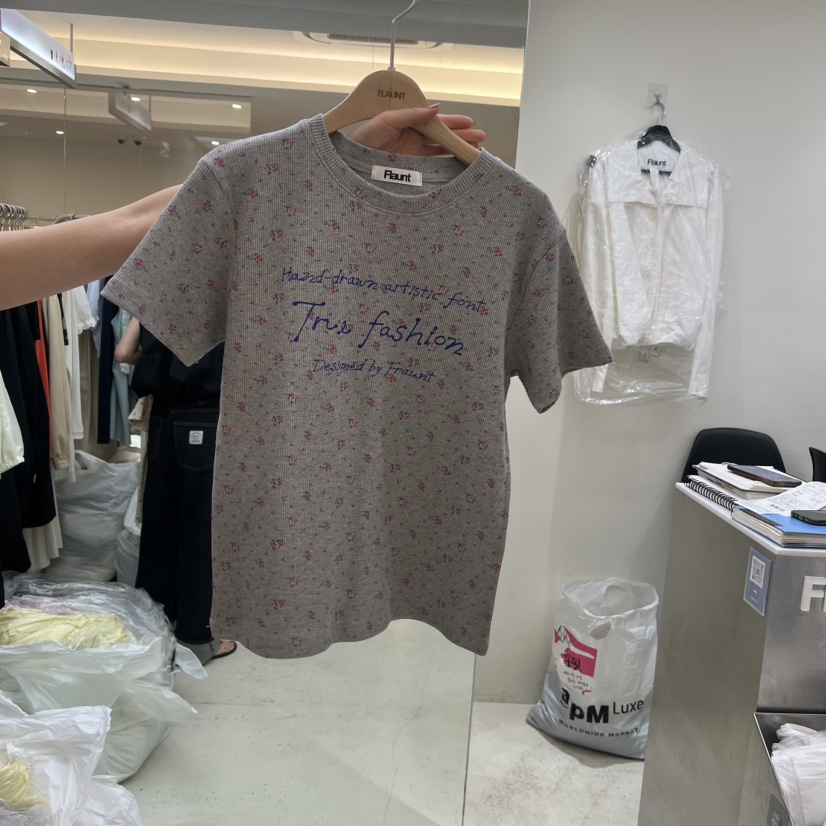 FLAUNT韓國代購女裝新款人氣熱賣26夏季26春夏時尚T恤花朵FLAUNTT恤圖色1