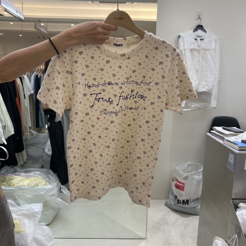 FLAUNT韓國代購女裝新款人氣熱賣26夏季26春夏時尚T恤花朵FLAUNTT恤圖色2