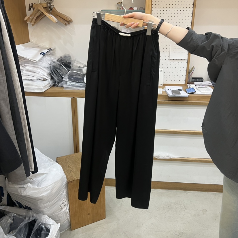 ARCHITEKT韓國東大門直郵女士新款熱賣推薦26春夏休閑褲緞面ARCHITEKT休閑褲圖色1