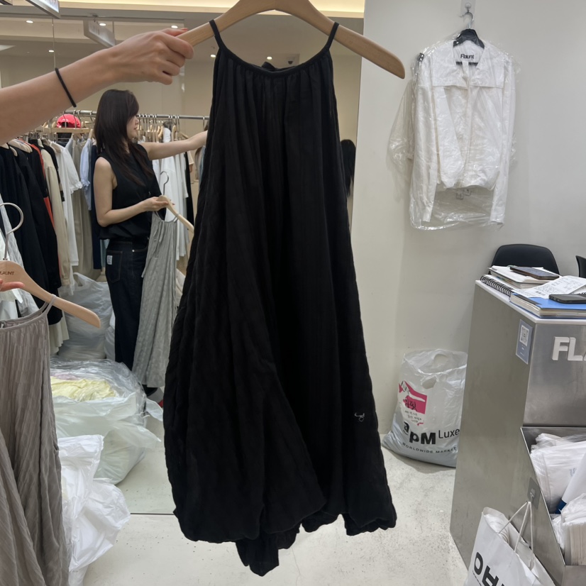 FLAUNT韓國東大門直郵女士新品26春夏26夏季連衣裙不對稱FLAUNT連衣裙圖色3